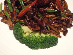 茶树菇肥牛粒-八府香鸭·啫啫煲(华山路店)