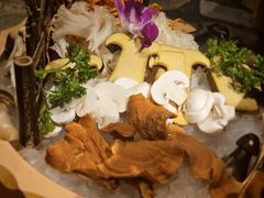 -老牌坊云南鱼豆花火锅(爱建店)