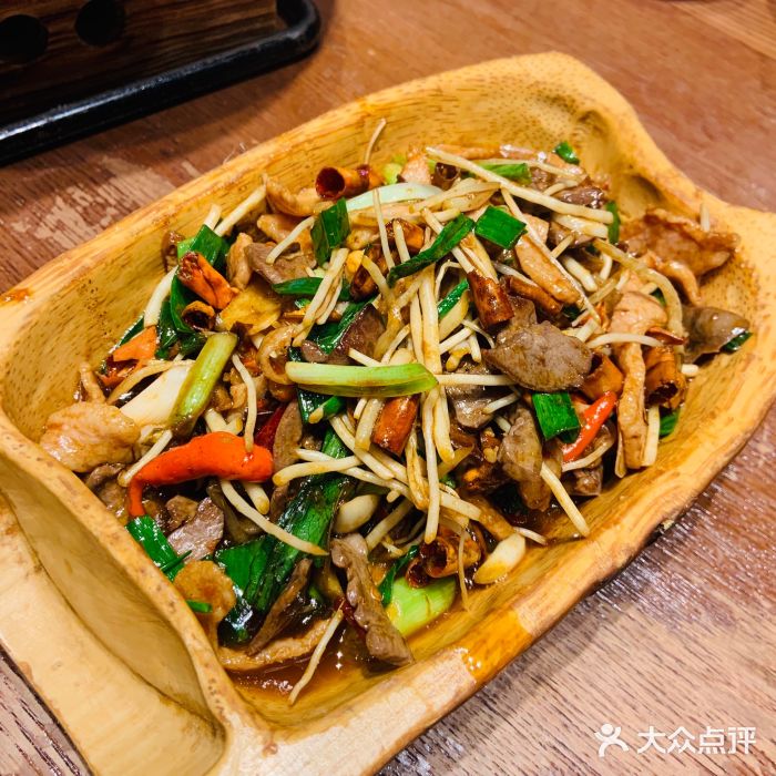 老滇山寨•云南特色菜•地方菜•民族风情歌舞表演(金碧店)山寨杀猪菜图片