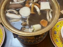 -丽江庭院·云南野生菌·海鲜火锅(鼓楼四合院店)