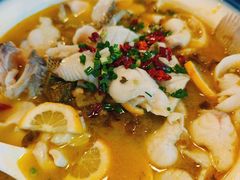 柠檬酸菜鲈鱼-圆圆家私房美食(民权路店)