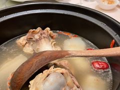 萝卜骨筒煲-沙龙酒家