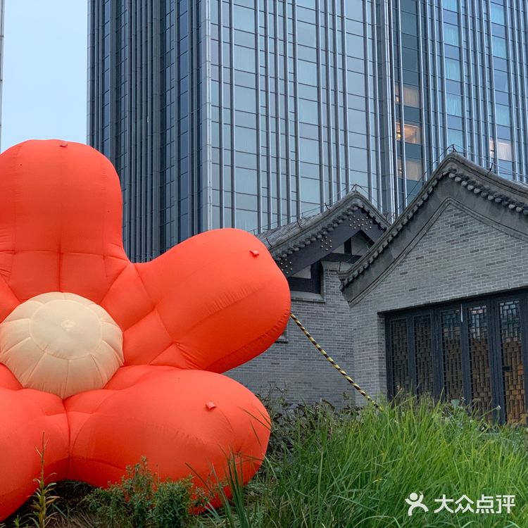 听说是和lv合作过的设计师？？