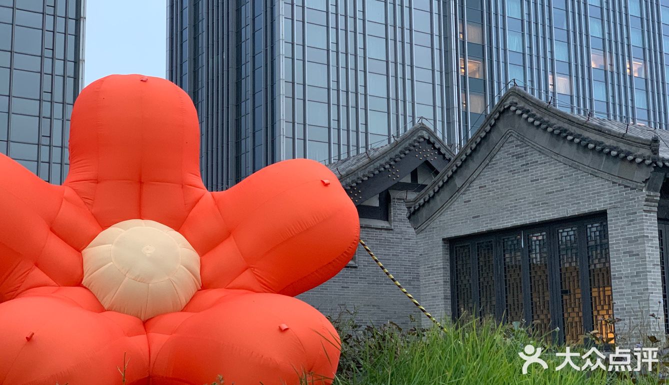 听说是和lv合作过的设计师？？
