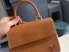 -小飞侠奢侈品回收 寄卖 养护(宝山宝龙广场店)