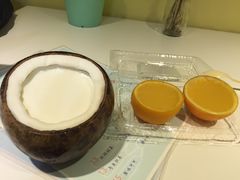 -志龙皇冠吃货椰子铺