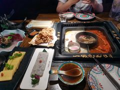 -老牌坊云南鱼豆花火锅(哈西万达店)
