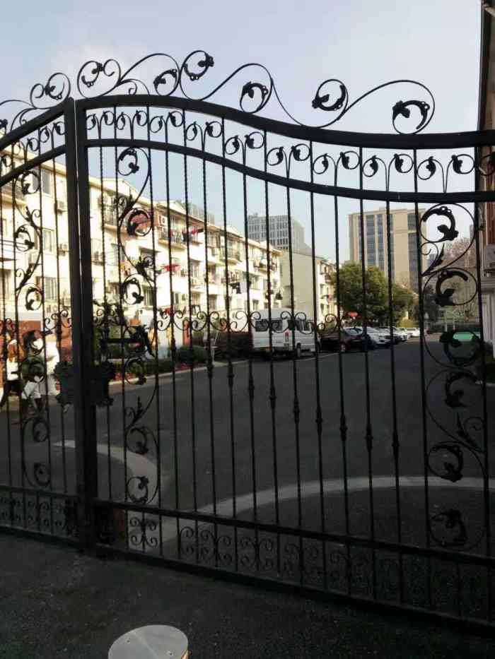 听说很好的学校,每次从门口走都能看到好多家长在门口 零陵中学 徐汇