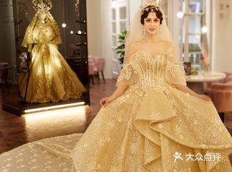 你还在穿传统白纱吗？这件金色婚纱让美翻全场