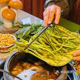 布达拉宫旁的神仙石锅鸡！野菌汤底绝了！