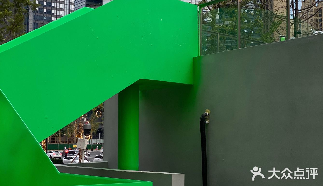 成都新展｜新锐撞色艺术装置展，限时开启🟣🟢