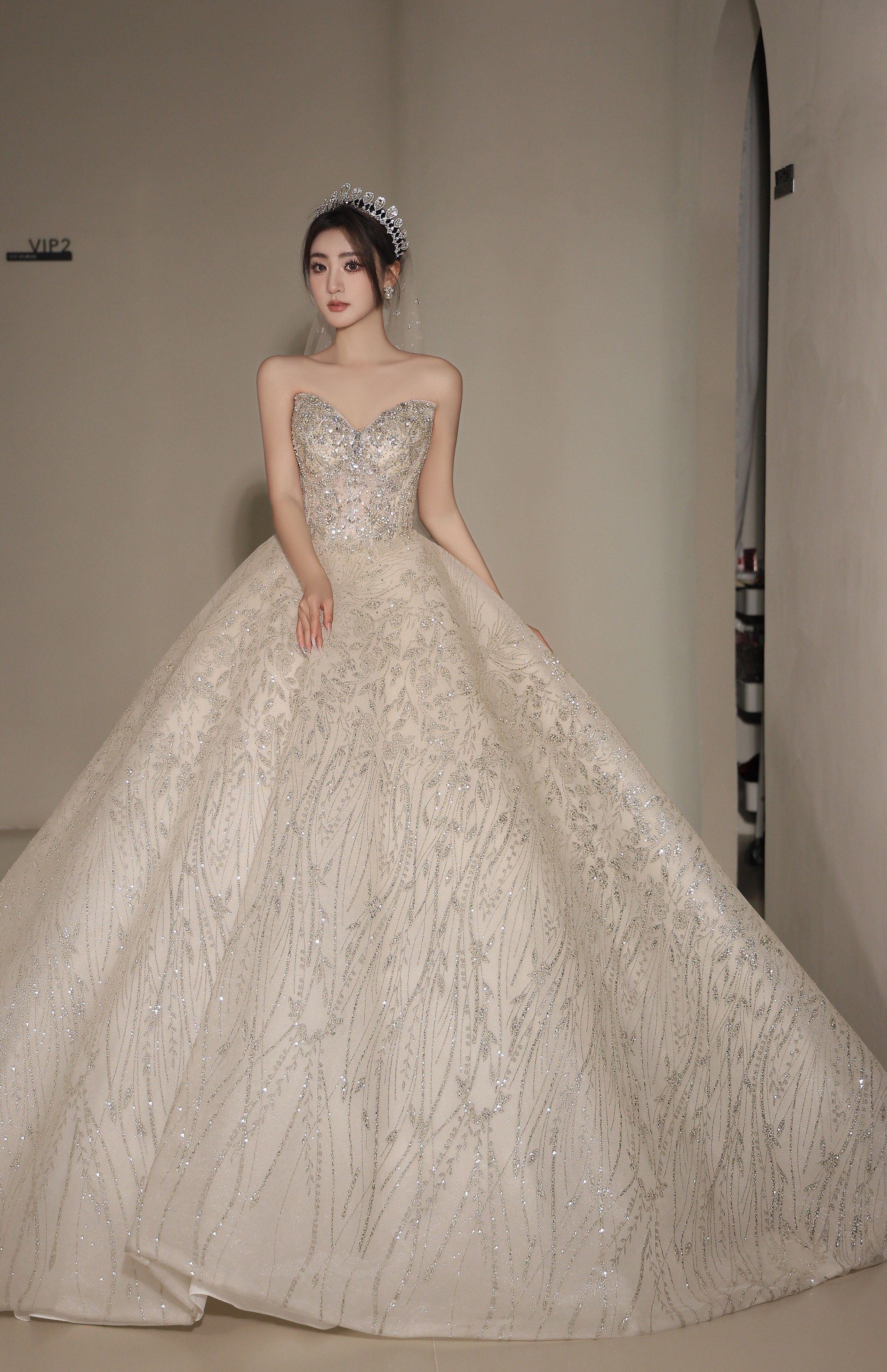 一眼万年 这件韩系抹胸婚纱美到失语