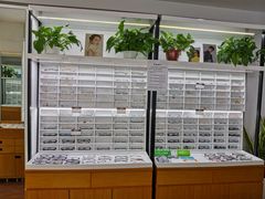 -视野联行眼镜•蔡司•依视路(温江店)