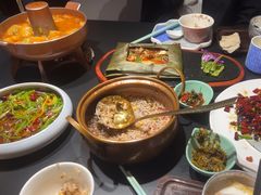 牛肝菌铜锅豆焖饭-桥边小楼·手工云南菜·古城观景小楼