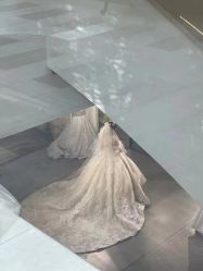 -艾米丽婚纱礼服