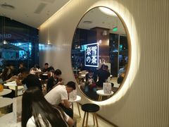 等位区-奈雪的茶(金鹰广场店)