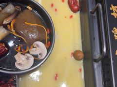-老牌坊云南鱼豆花火锅(嵩山店)