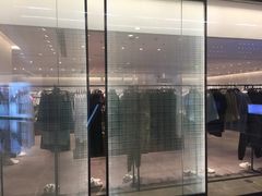 -URBAN REVIVO(高德置地广场·春广场店)