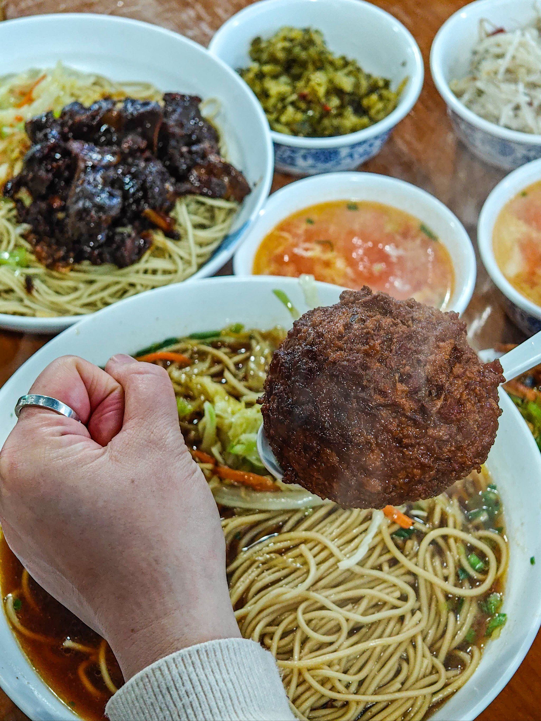 南京美食|超大肉圆面!