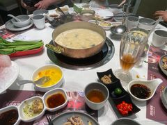 -洪氏嗨捞·广东猪肚鸡·椰子鸡火锅(西咸万象城店)
