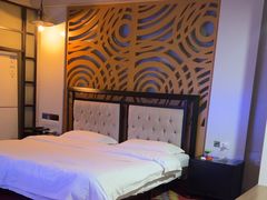 -喜鹊愉家酒店(郑州曼哈顿博览中心地铁站店)