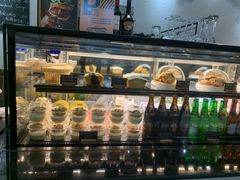 面包甜点陈列柜-HELLO 27 意面·沙拉·帕尼尼