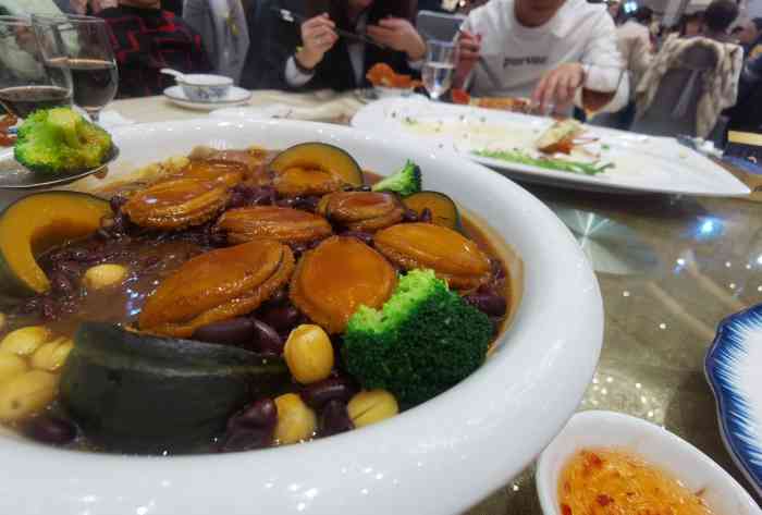 湾仔渔村(九江店)-"环境豪华,菜品绝佳,服务态度超好,比对面.