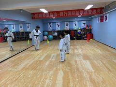 -嗨动跆拳道体能馆(菜百店)