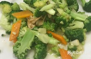 Broccoli Stir-Fried with Squid