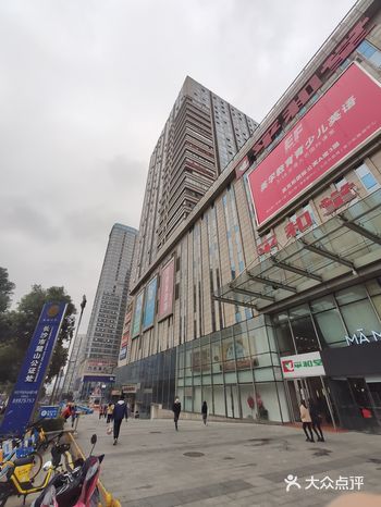 平和堂本身是自带一个超市的，所以等于奥克斯有两个超市