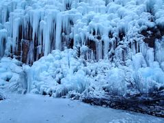 -大平台龙居瀑布旅游区