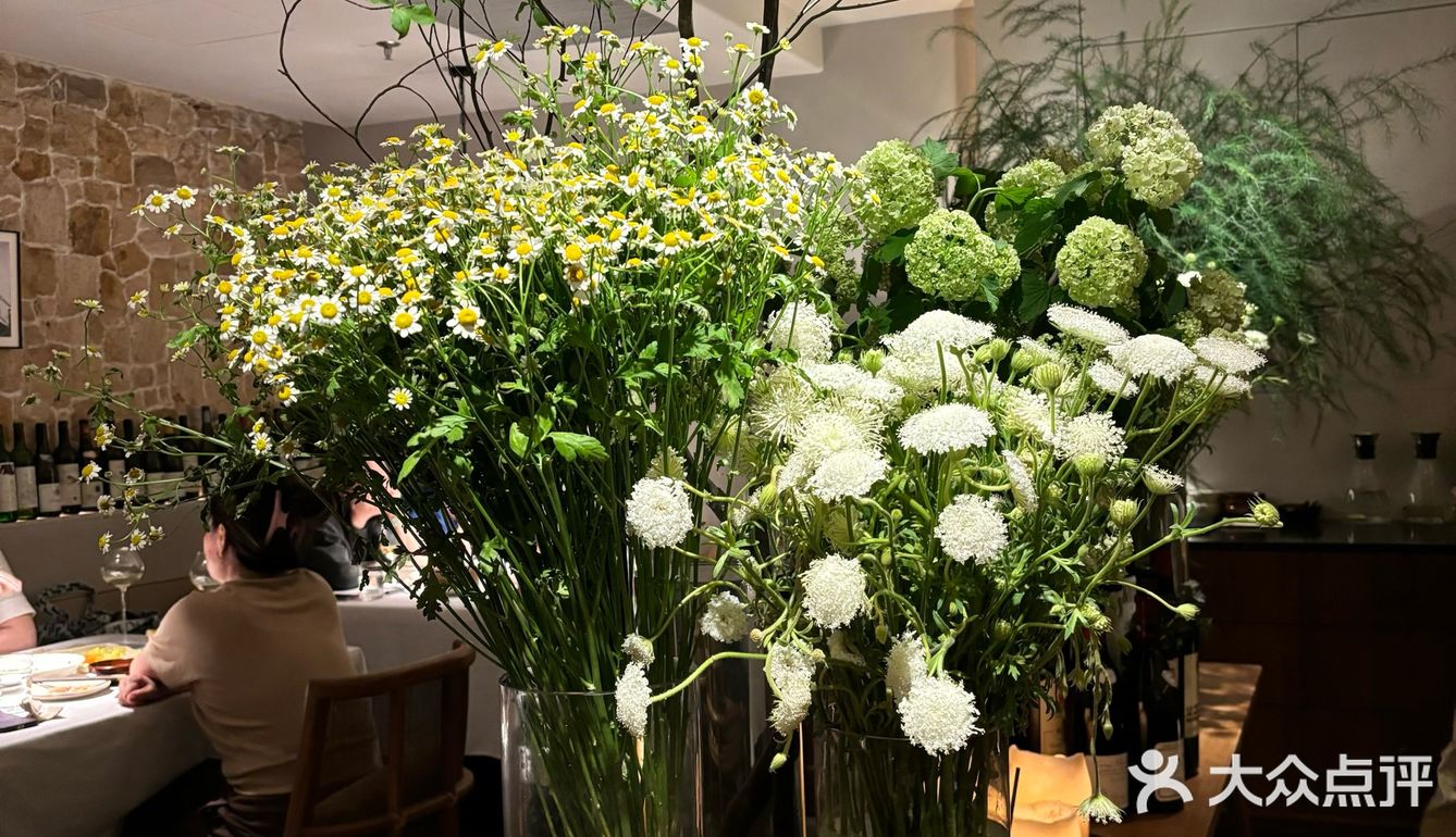 新荣记小酒馆更适合喝酒聊天吃吃小菜逛逛外滩