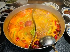 招牌非遗酸菜锅底-滇牛云南火锅(桂林路店)