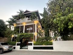 -Neary Khmer Restaurant