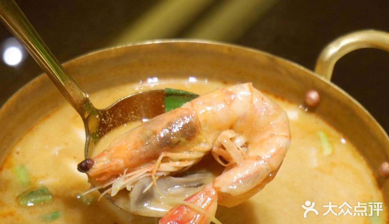 这家泰餐【吃饭泰餐厅】很好吃，周四双人餐有半价活动！ 