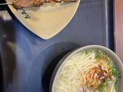 -亮亮面馆(经六路店)