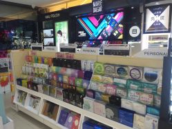 -上海化妆品时尚名品店