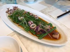 高温沸腾葱丝酱油灼爽脆红鱿-港丽餐厅(高德置地店)