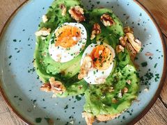 牛油果煮蛋吐司-RAC BAR(安福路店)