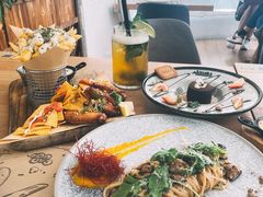 -Mark&Mars Restaurant