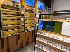 -LOOK眼镜·蔡司依视路配镜(宝山万达店)
