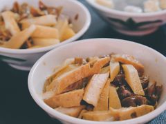 -松树干拌面店