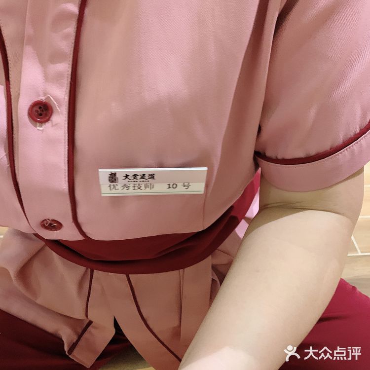 测了体温和登记就来到二楼。然后会有小姐姐热情招待你
