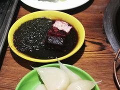 -洞庭洲·防空洞火锅·烧烤·铜锅涮肉(新百广场店)