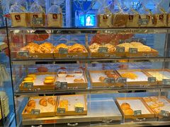 面包甜点陈列柜-可颂坊(凉城店)