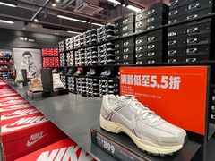-百年港湾奥特莱斯(香炉礁店)