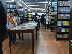 -新华书店(泉城路店)