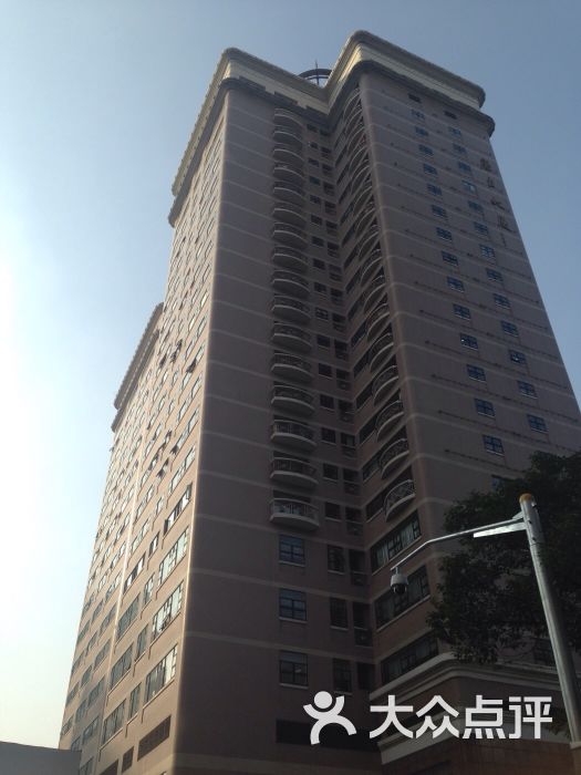 盖三 康吉大厦为22层高的中档内销商住楼,位于天目西路上海新客站南
