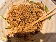 -肥肥虾庄·金牌油焖大虾(汉街SKP店)