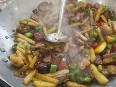 -老唐三下锅 ·张家界地标美食(溪布街店)